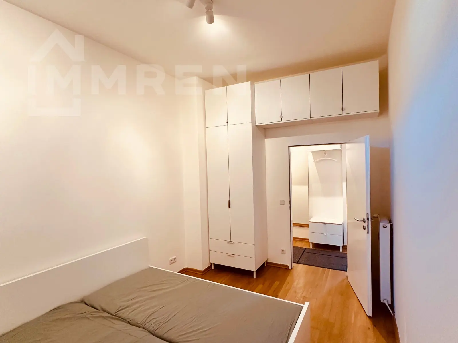 Stylish 1.5-Room Apartment Near Schlossstraße - 8