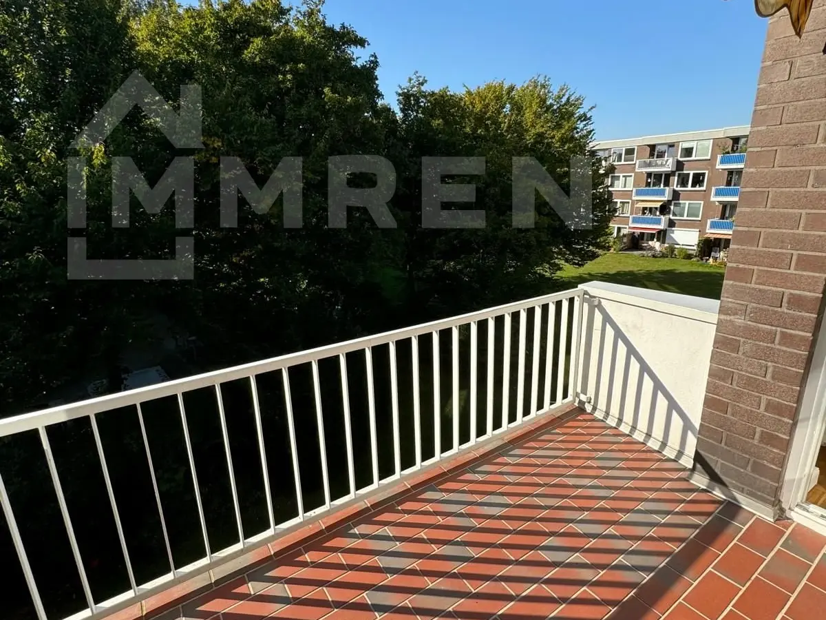 3-Bedroom Apartment with Balcony Overlooking Greenery - 4